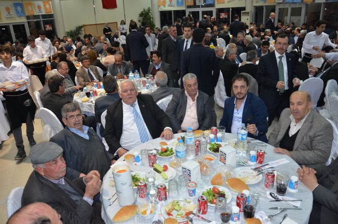 Spor Bakanının Katılımı ile Ak Parti Akhisar Teşkilatı STK ve Muhtarlar İle Buluştu